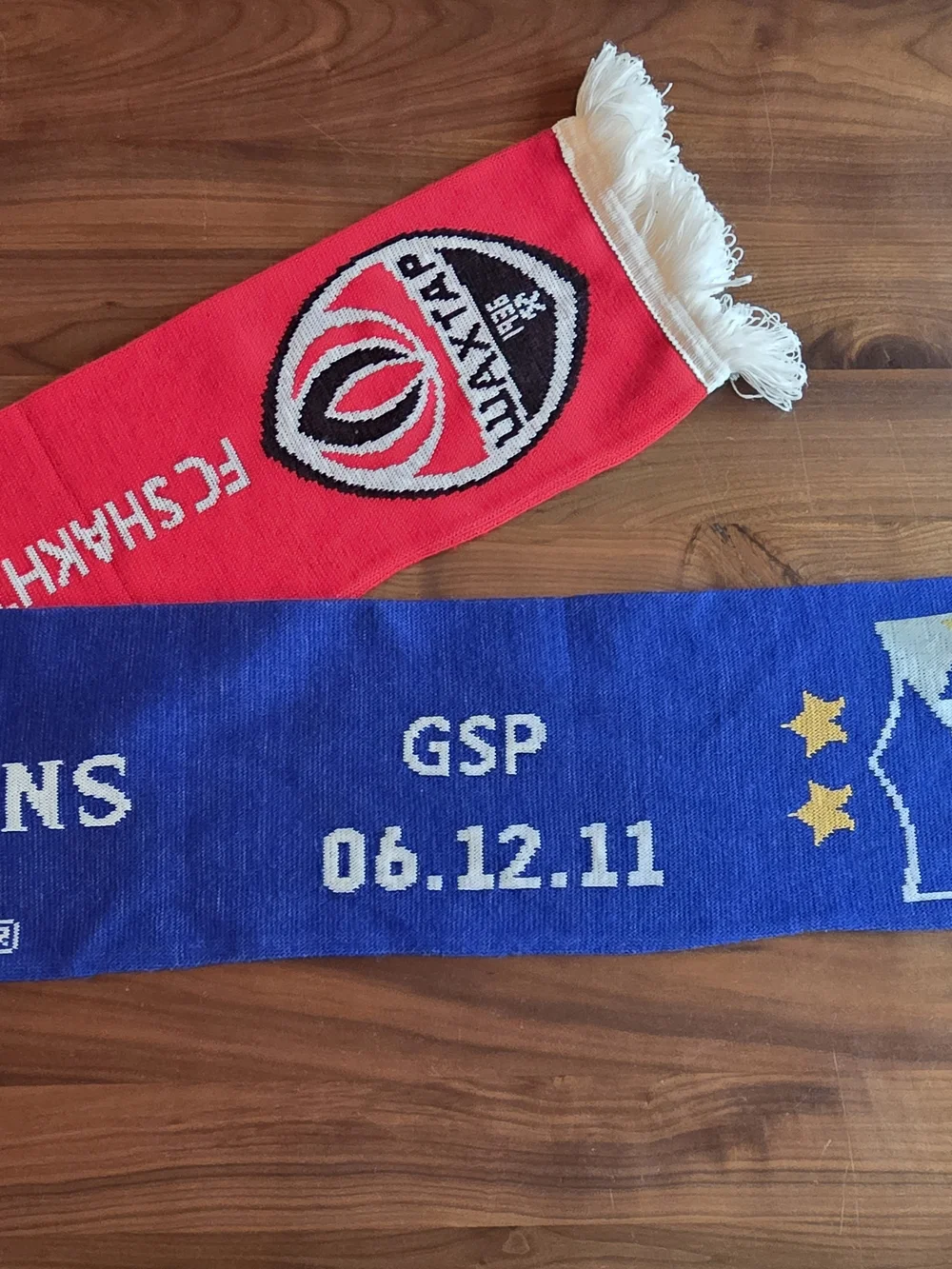 UEFA Champions League 2011 Red & Blue Scarf Soccer Apoel FC Donbass Arena